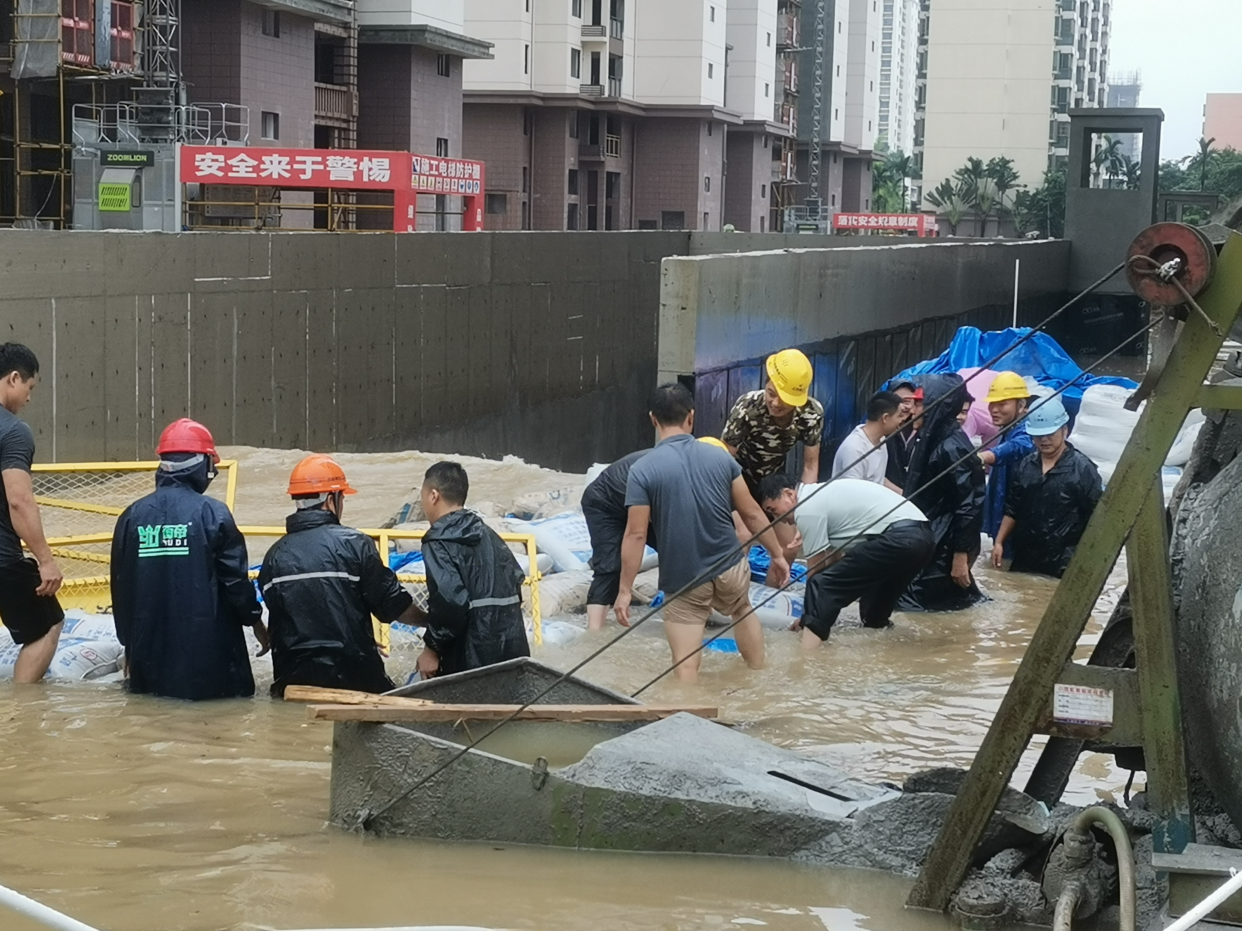 洪澇肆虐瓊海 協(xié)力共渡難關(guān)